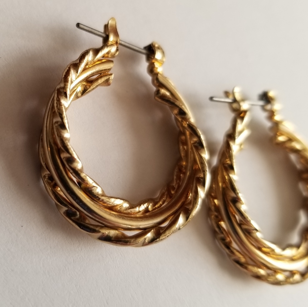 Vintage hoop earrings gold tone twist design - Picture 6 of 10
